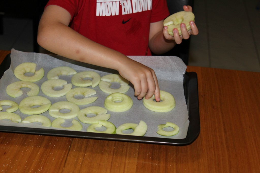 homemade-baked-cinnamon-apple-chips