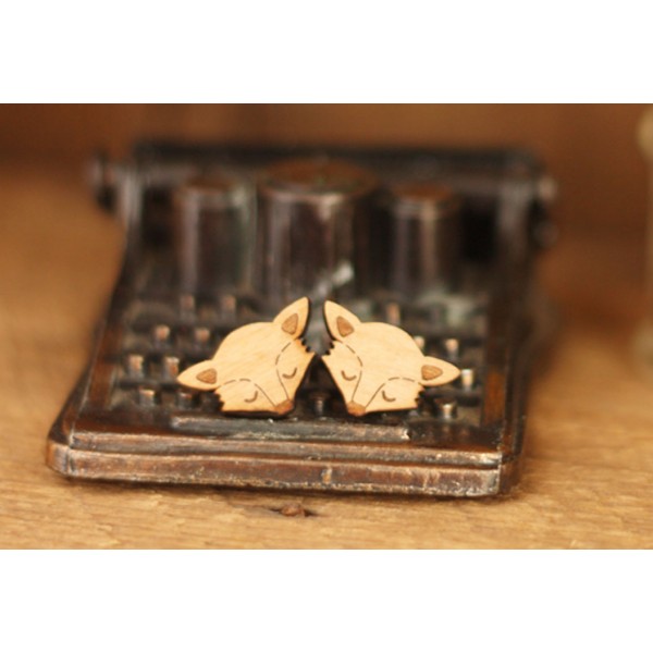 sleepy-fox-earrings-wooden